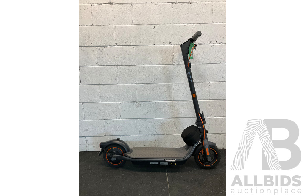 Segway Ninebot Kickscooter F65l Electric Scooter - Black