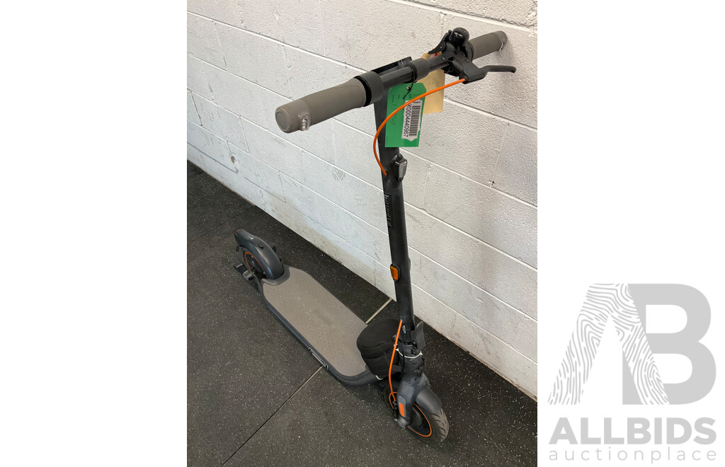 Segway Ninebot Kickscooter F65l Electric Scooter - Black