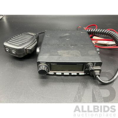 UNIDEN (UH400SX) Radio