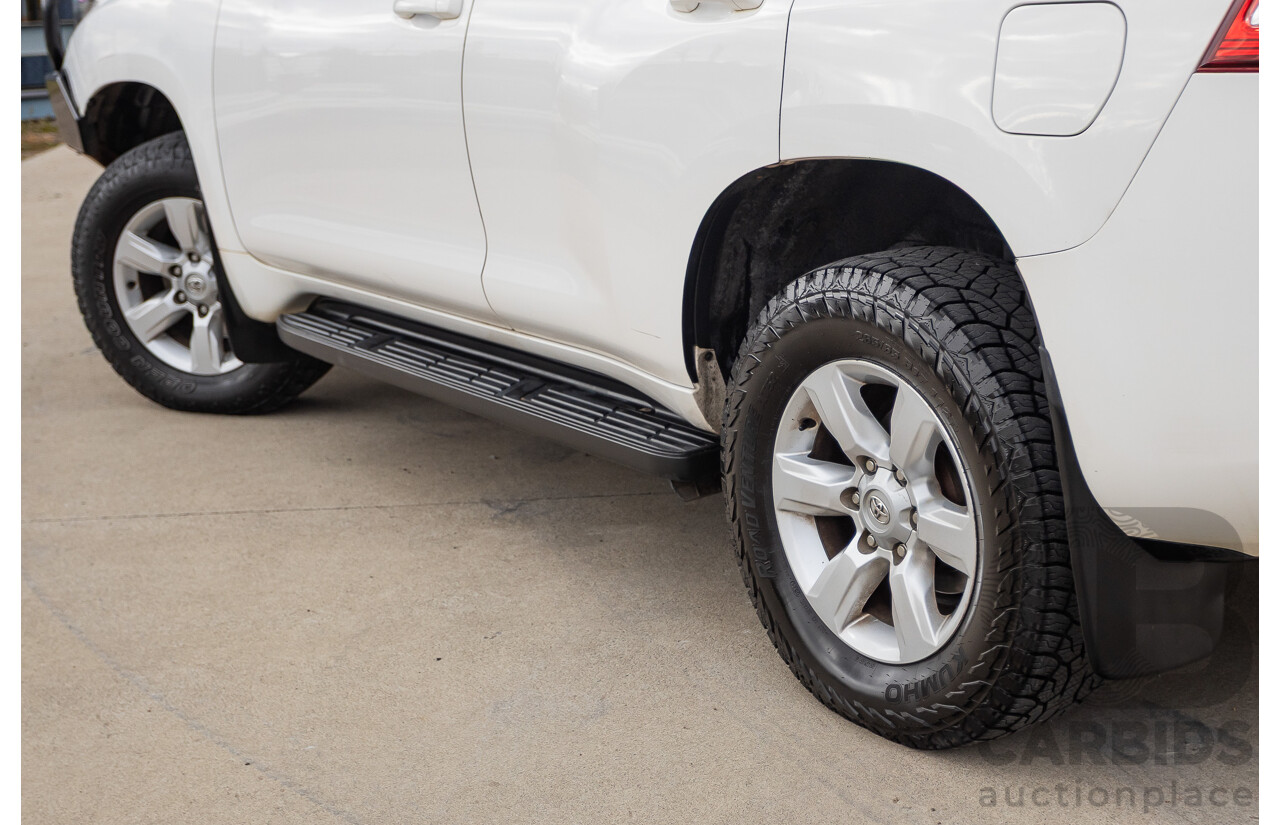 10/2013 Toyota Landcruiser Prado Altitude (4x4) KDJ150R 11 UPGRADE 4d Wagon White 3.0L - 7 Seats