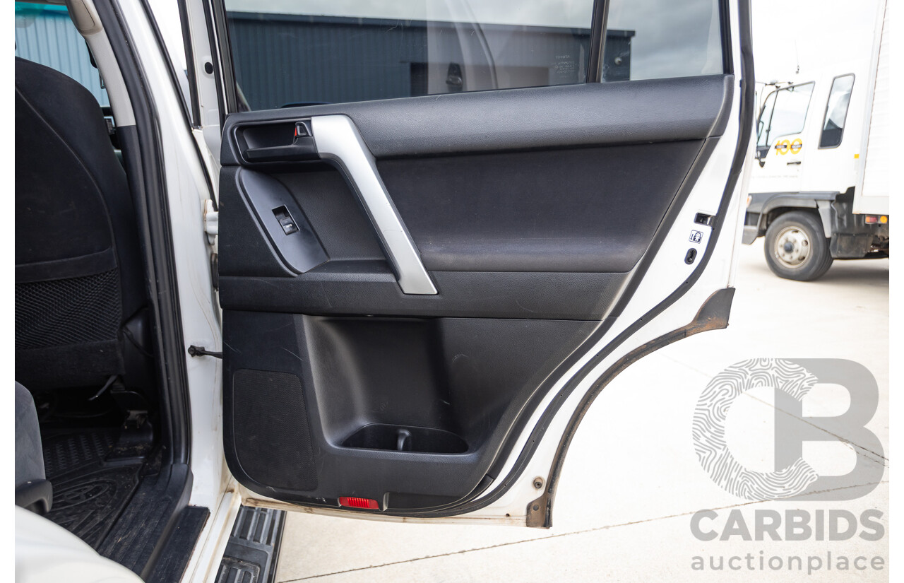 10/2013 Toyota Landcruiser Prado Altitude (4x4) KDJ150R 11 UPGRADE 4d Wagon White 3.0L - 7 Seats