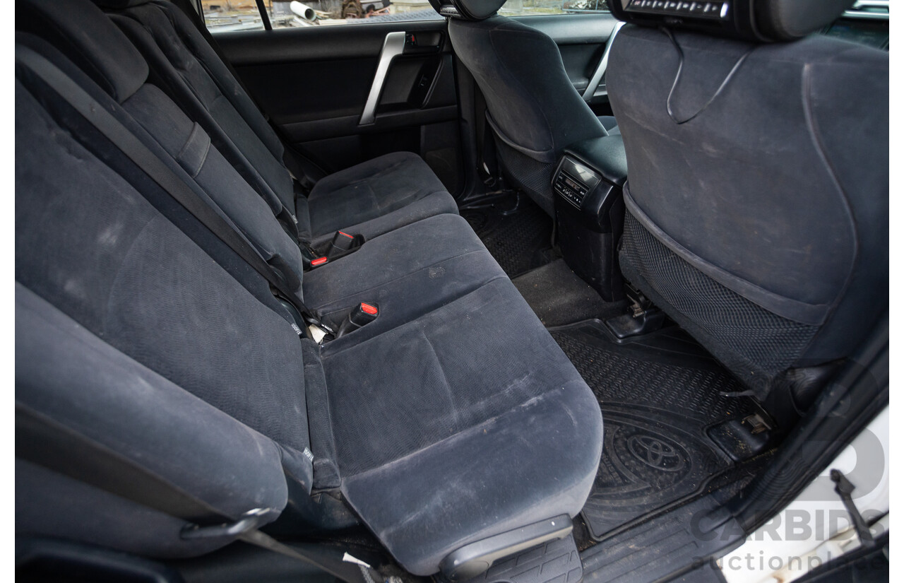10/2013 Toyota Landcruiser Prado Altitude (4x4) KDJ150R 11 UPGRADE 4d Wagon White 3.0L - 7 Seats