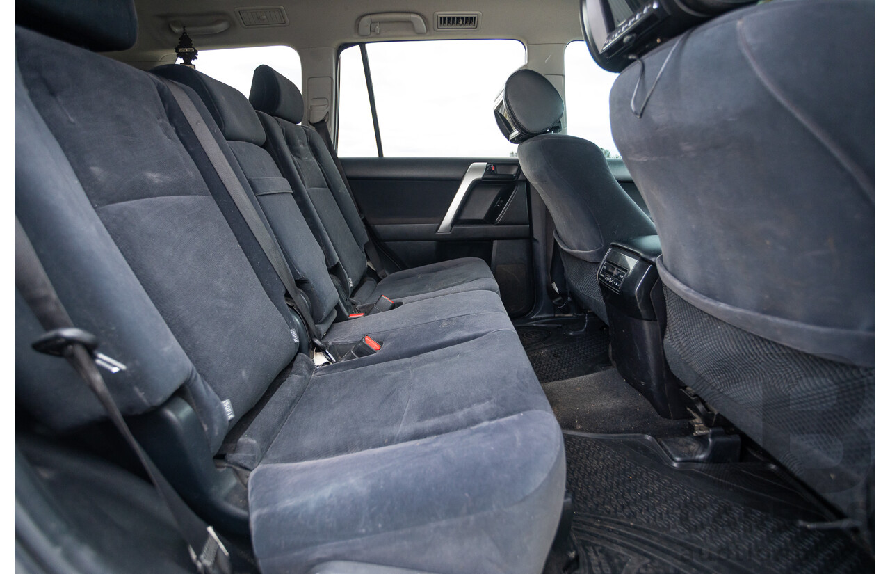 10/2013 Toyota Landcruiser Prado Altitude (4x4) KDJ150R 11 UPGRADE 4d Wagon White 3.0L - 7 Seats