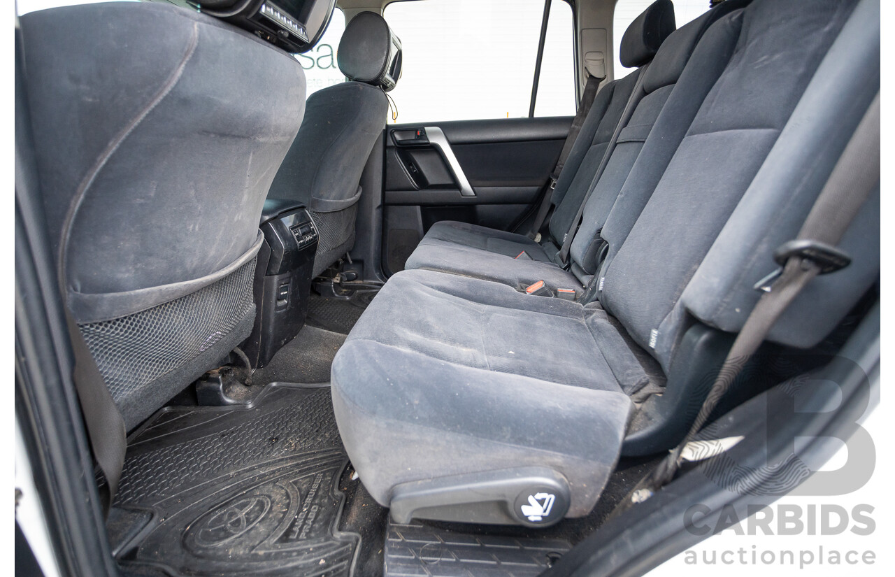 10/2013 Toyota Landcruiser Prado Altitude (4x4) KDJ150R 11 UPGRADE 4d Wagon White 3.0L - 7 Seats