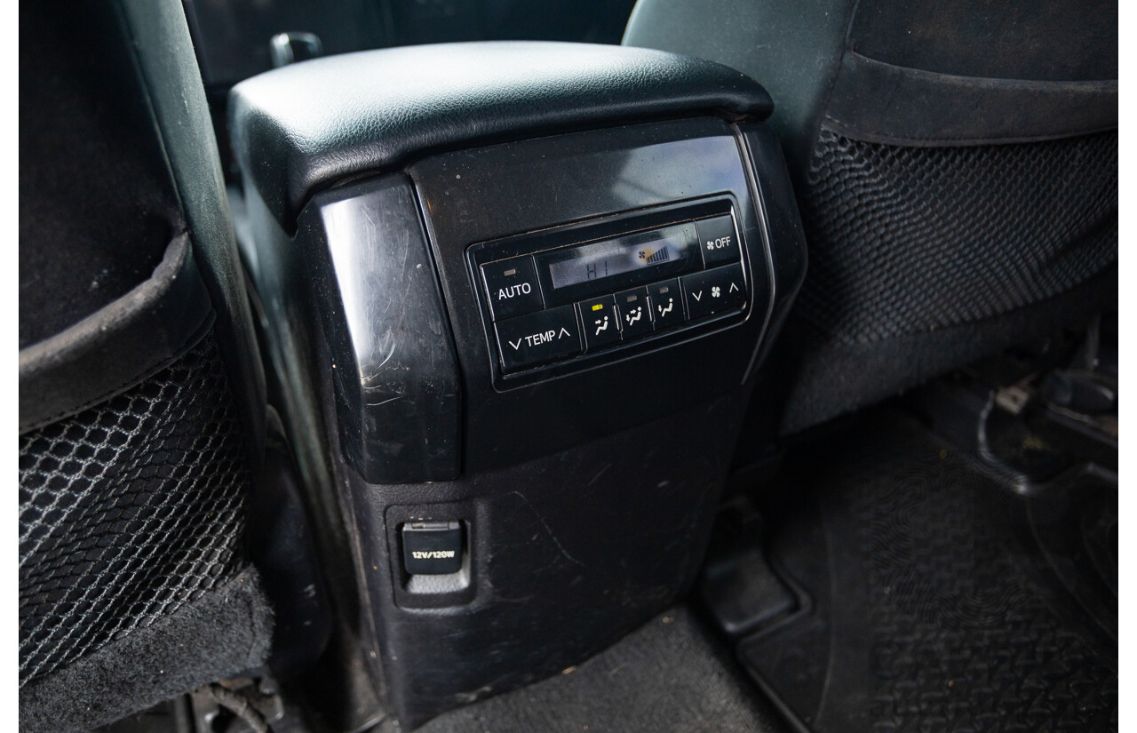 10/2013 Toyota Landcruiser Prado Altitude (4x4) KDJ150R 11 UPGRADE 4d Wagon White 3.0L - 7 Seats