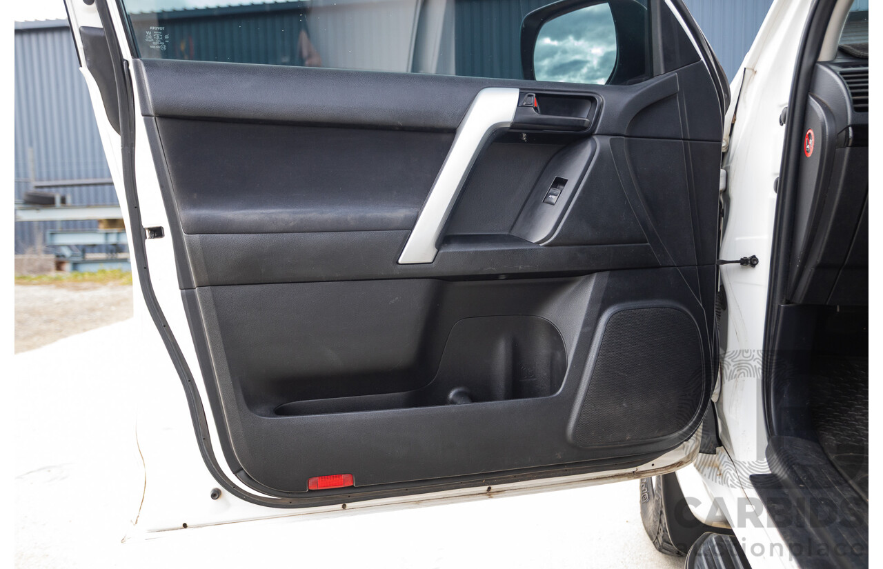 10/2013 Toyota Landcruiser Prado Altitude (4x4) KDJ150R 11 UPGRADE 4d Wagon White 3.0L - 7 Seats