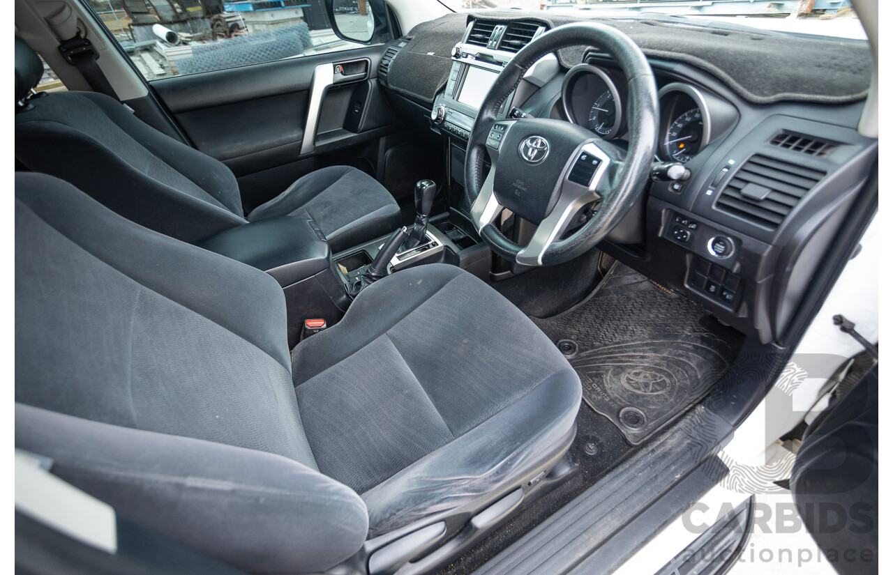10/2013 Toyota Landcruiser Prado Altitude (4x4) KDJ150R 11 UPGRADE 4d Wagon White 3.0L - 7 Seats