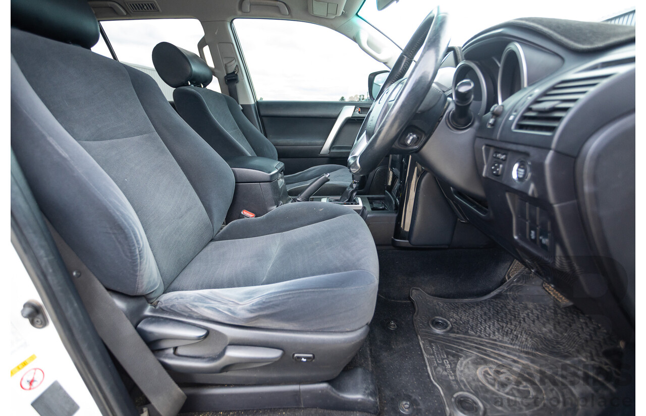 10/2013 Toyota Landcruiser Prado Altitude (4x4) KDJ150R 11 UPGRADE 4d Wagon White 3.0L - 7 Seats