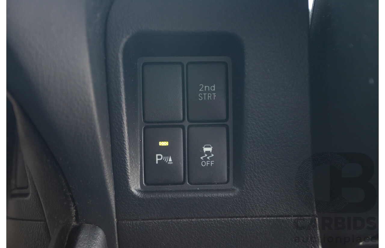 10/2013 Toyota Landcruiser Prado Altitude (4x4) KDJ150R 11 UPGRADE 4d Wagon White 3.0L - 7 Seats