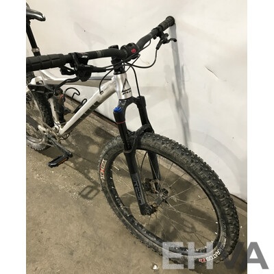 Fuji Reveal 11 Speed Mountain Bike