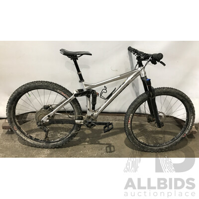Fuji Reveal 11 Speed Mountain Bike