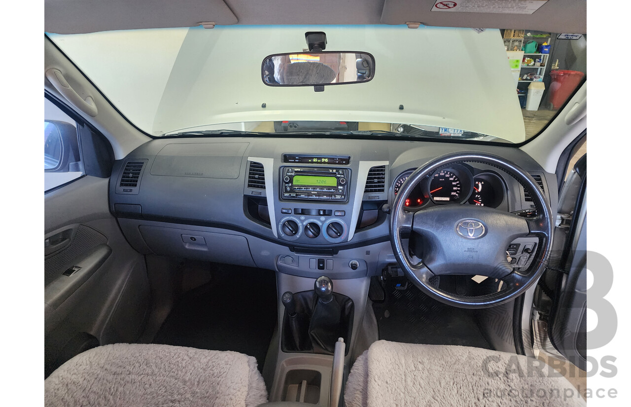4/2005 Toyota Hilux SR5 (4x4) GGN25R Dual Cab P/Up Silver 4.0L
