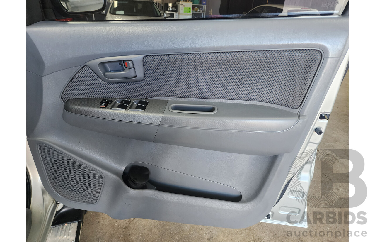 4/2005 Toyota Hilux SR5 (4x4) GGN25R Dual Cab P/Up Silver 4.0L
