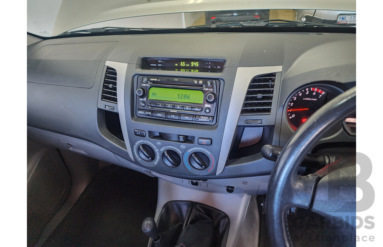 4/2005 Toyota Hilux SR5 (4x4) GGN25R Dual Cab P/Up Silver 4.0L