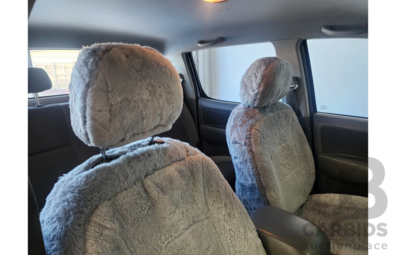 4/2005 Toyota Hilux SR5 (4x4) GGN25R Dual Cab P/Up Silver 4.0L