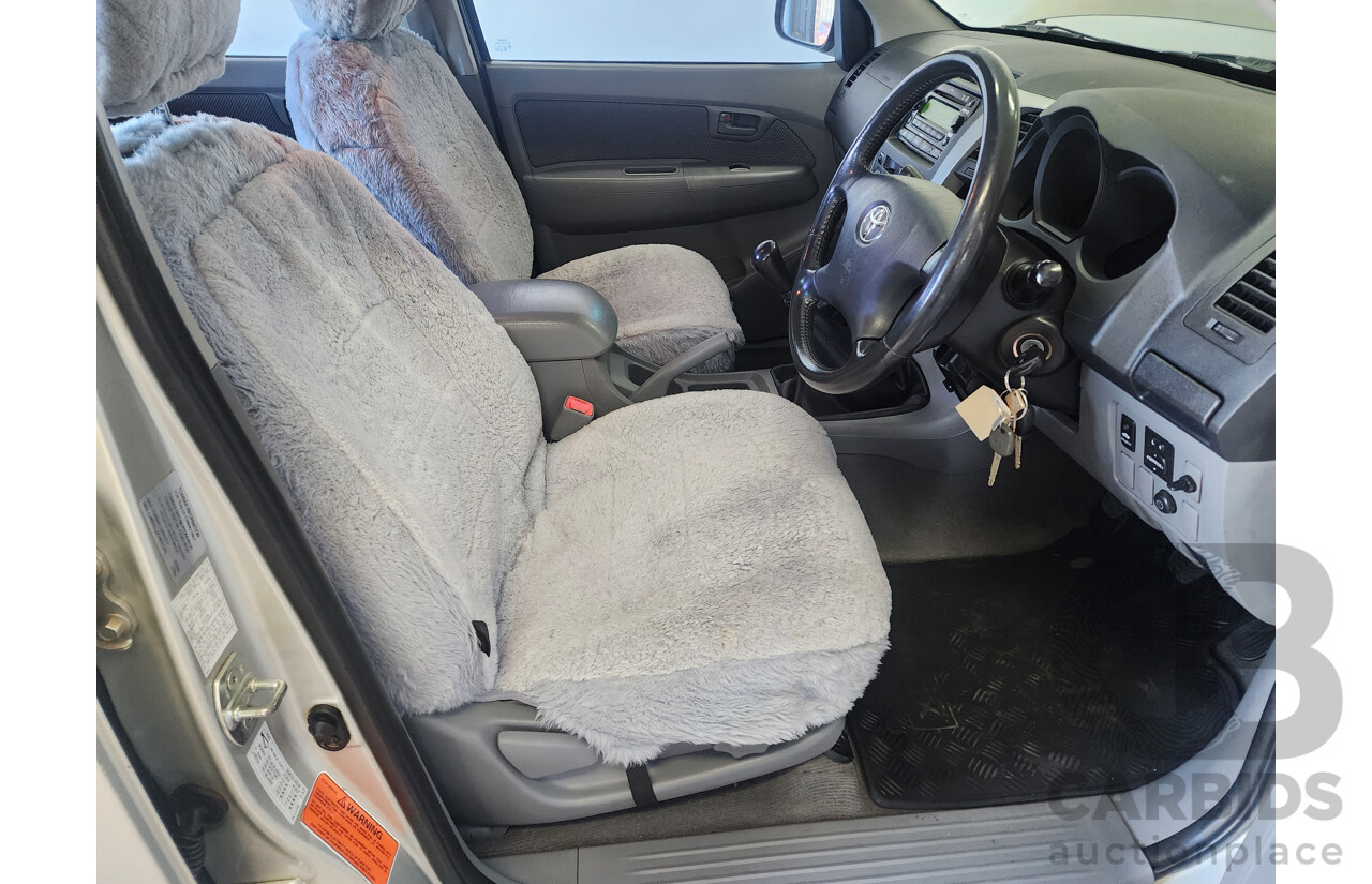 4/2005 Toyota Hilux SR5 (4x4) GGN25R Dual Cab P/Up Silver 4.0L