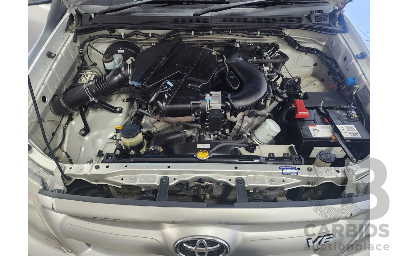 4/2005 Toyota Hilux SR5 (4x4) GGN25R Dual Cab P/Up Silver 4.0L