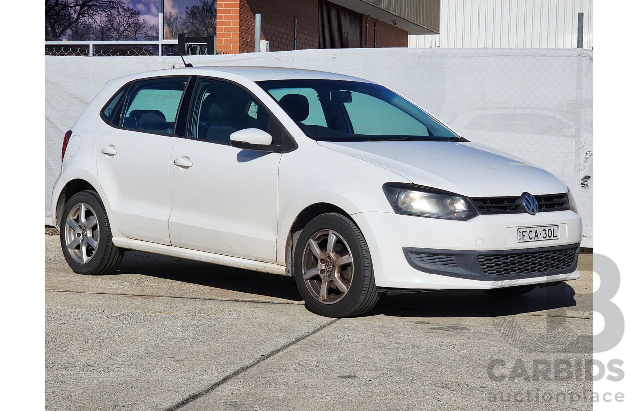 4/2013 Volkswagen Polo Trendline 6R MY13.5 5d Hatchback White 1.4L