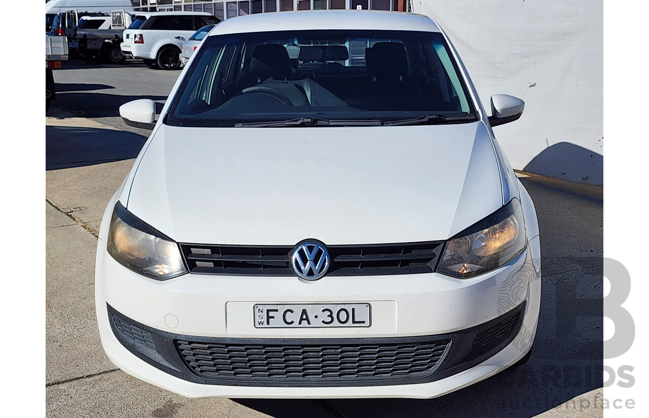 4/2013 Volkswagen Polo Trendline 6R MY13.5 5d Hatchback White 1.4L