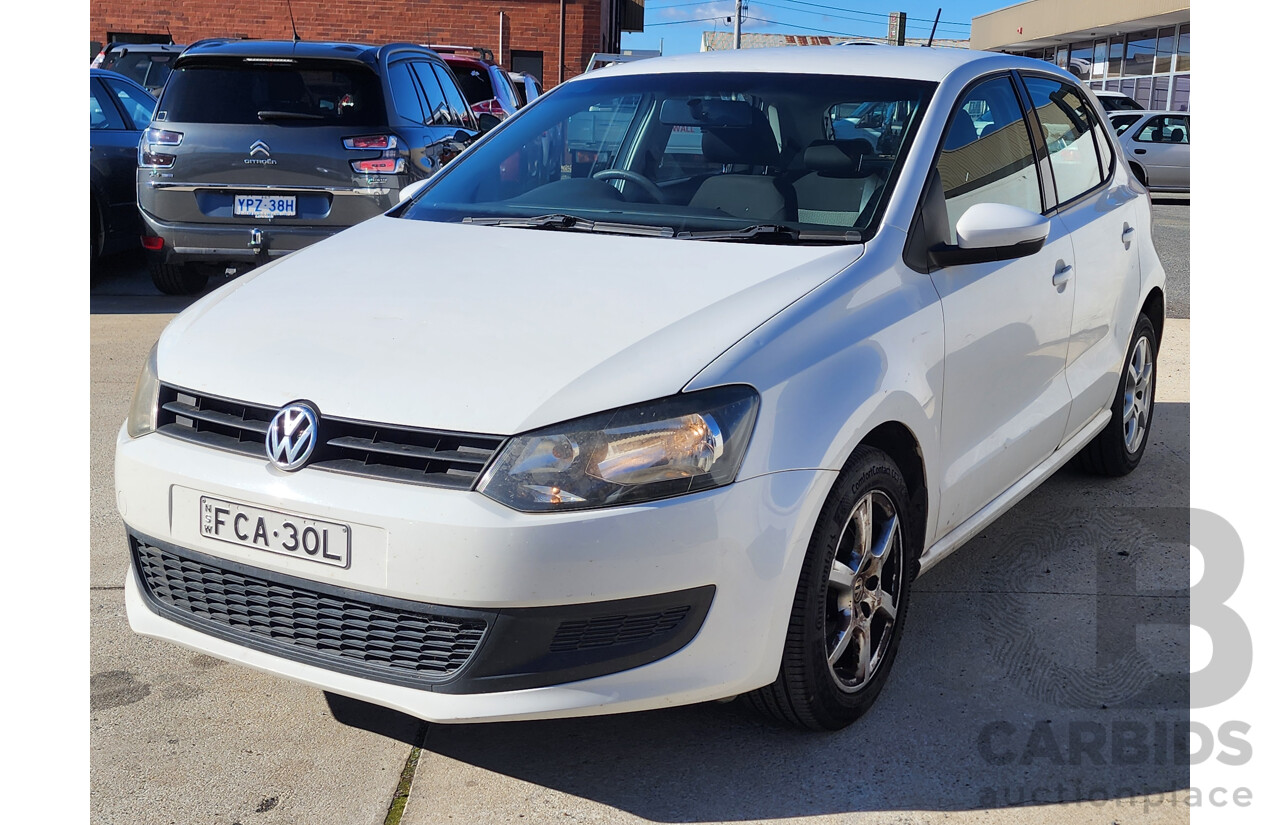4/2013 Volkswagen Polo Trendline 6R MY13.5 5d Hatchback White 1.4L