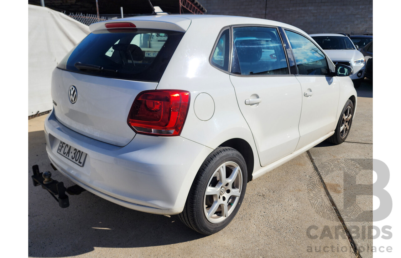 4/2013 Volkswagen Polo Trendline 6R MY13.5 5d Hatchback White 1.4L
