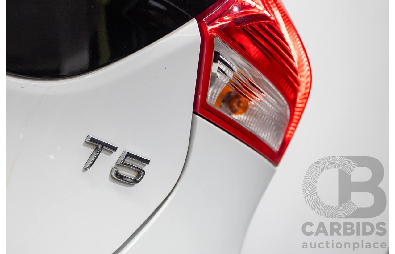 5/2015 Volvo V40 T5 R-Design M MY15 5d Hatchback White Turbo 2.0L