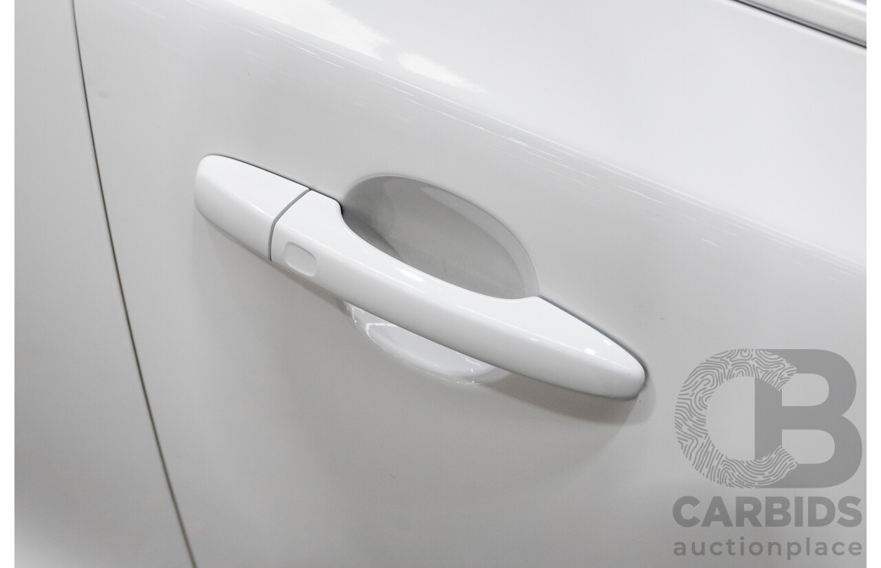 5/2015 Volvo V40 T5 R-Design M MY15 5d Hatchback White Turbo 2.0L