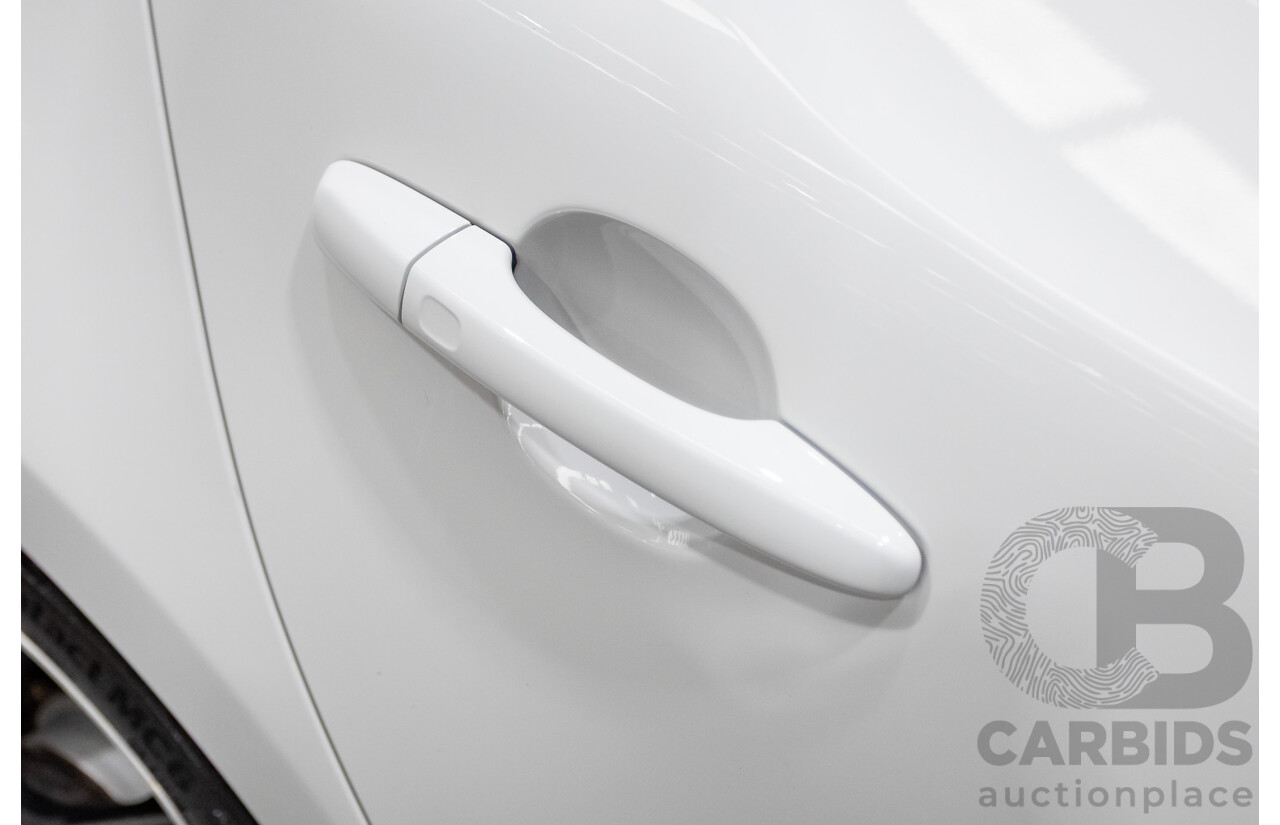 5/2015 Volvo V40 T5 R-Design M MY15 5d Hatchback White Turbo 2.0L