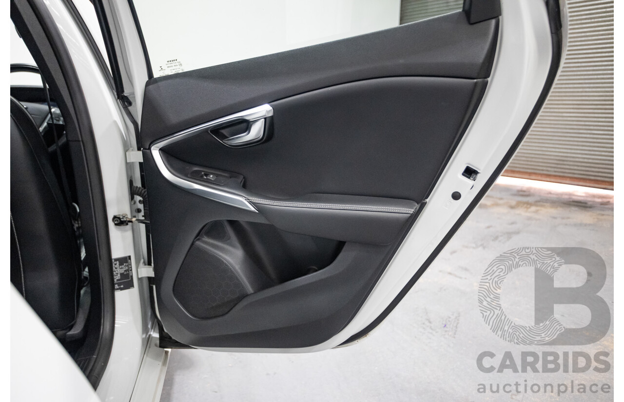 5/2015 Volvo V40 T5 R-Design M MY15 5d Hatchback White Turbo 2.0L