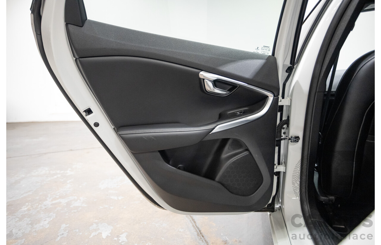 5/2015 Volvo V40 T5 R-Design M MY15 5d Hatchback White Turbo 2.0L