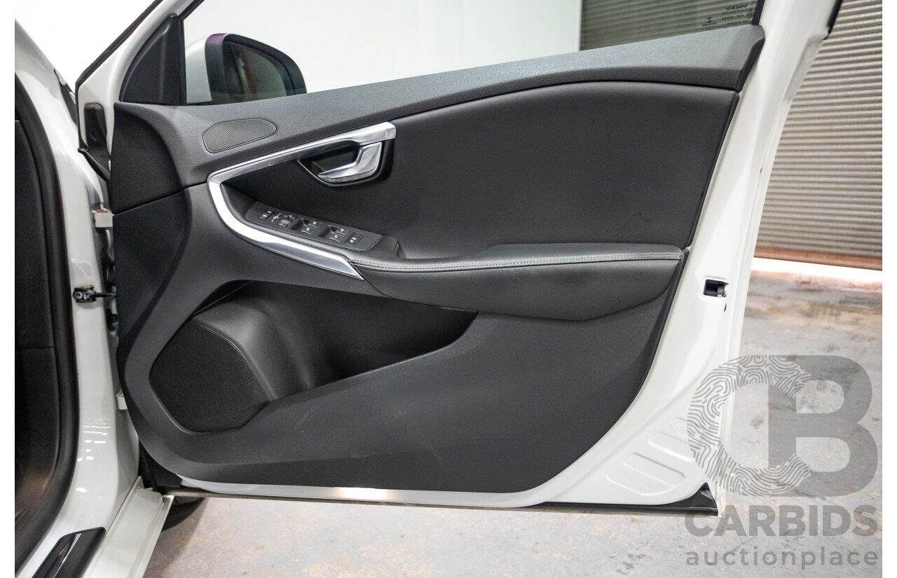 5/2015 Volvo V40 T5 R-Design M MY15 5d Hatchback White Turbo 2.0L