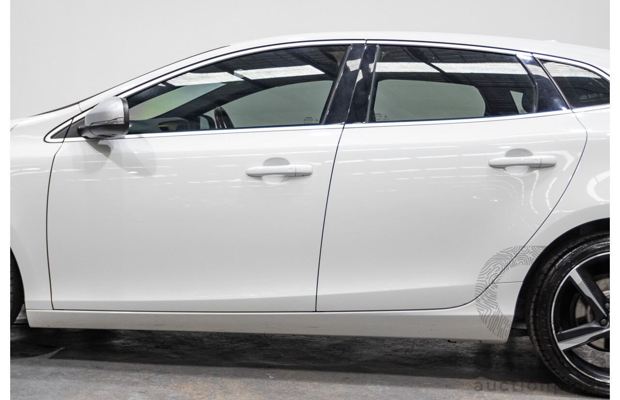 5/2015 Volvo V40 T5 R-Design M MY15 5d Hatchback White Turbo 2.0L