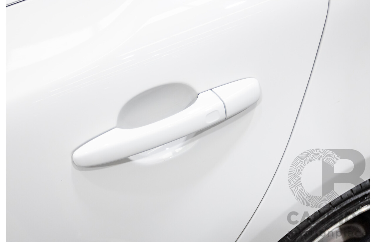 5/2015 Volvo V40 T5 R-Design M MY15 5d Hatchback White Turbo 2.0L