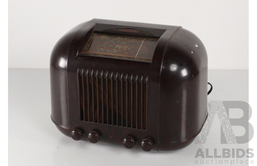 Vintage Art Deco Australian Made Kriesler Valve Radio with Bakelite Shell and Knobs, Model 11- 20