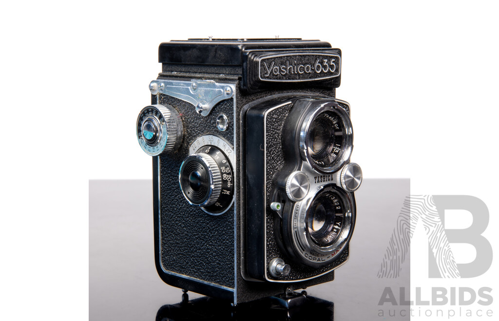 Vintage Yashica 635 35mm Camera in Leather Case with Instruction Booklet