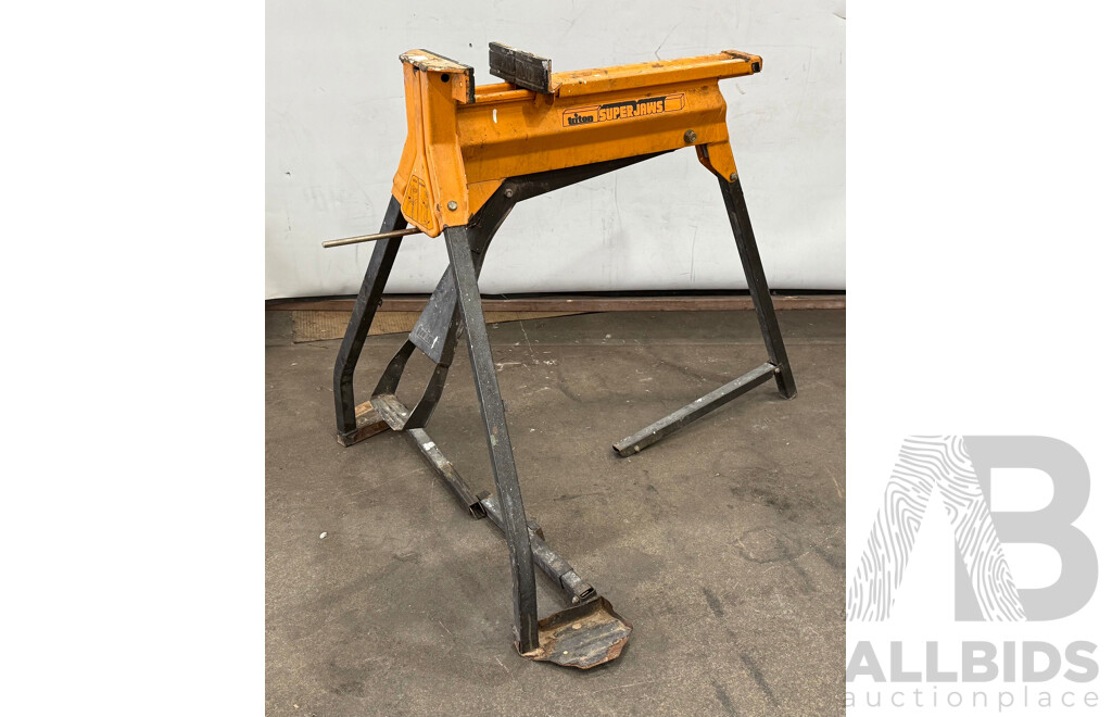 Triton Super Jaws Workstation