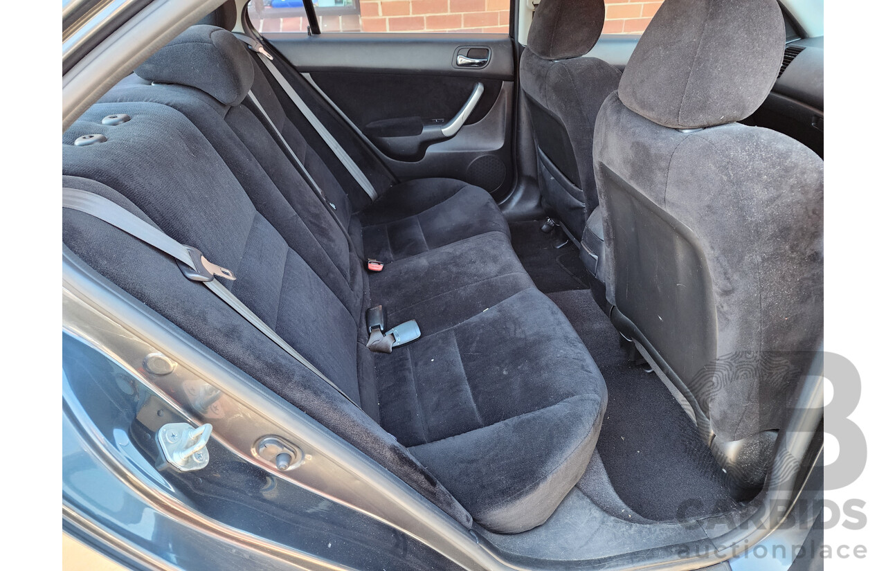 8/2004 Honda Accord EURO  4d Sedan Grey 2.4L