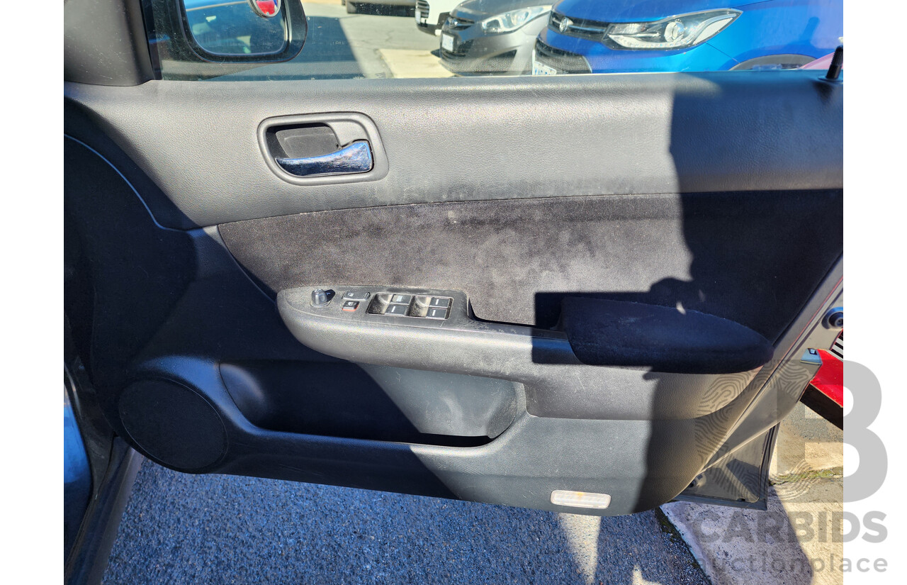 8/2004 Honda Accord EURO  4d Sedan Grey 2.4L