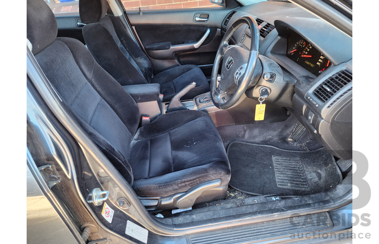8/2004 Honda Accord EURO  4d Sedan Grey 2.4L