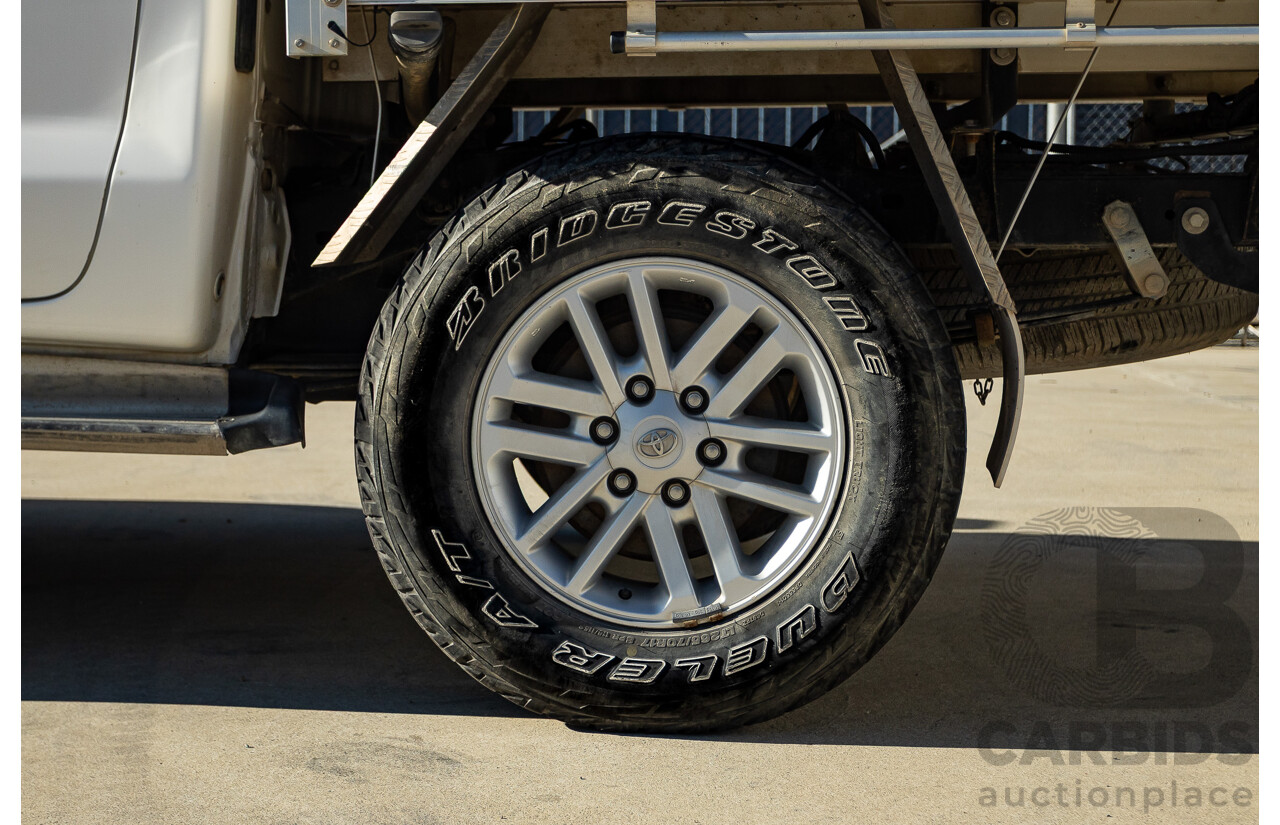 4/2012 Toyota Hilux SR5 (4x4) KUN26R MY12 Dual Cab P/Up White Turbo Diesel  3.0L