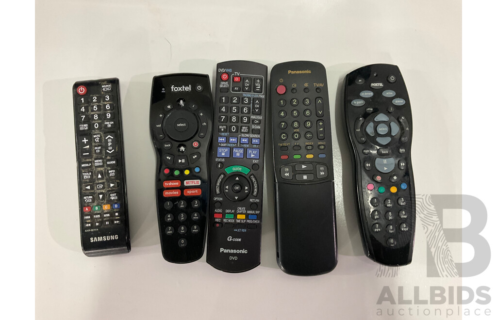 SAMSUNG 32 Inch LED LCD HD TV (UA32F4000AM) with Remote, LG 22 INCH FULL HD LED LCD Monitor TV with Remote , Assorted Remote Controls and Cables - Lot of 2