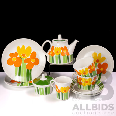 Mid Century Kirsten Selmer Medgård for Figgjo Flint of Norway Ten Piece Tea Set in Annemarie Pattern
