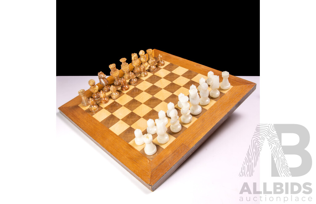Italian Chess Set Consisting of Board and Full Set Agate Pieces