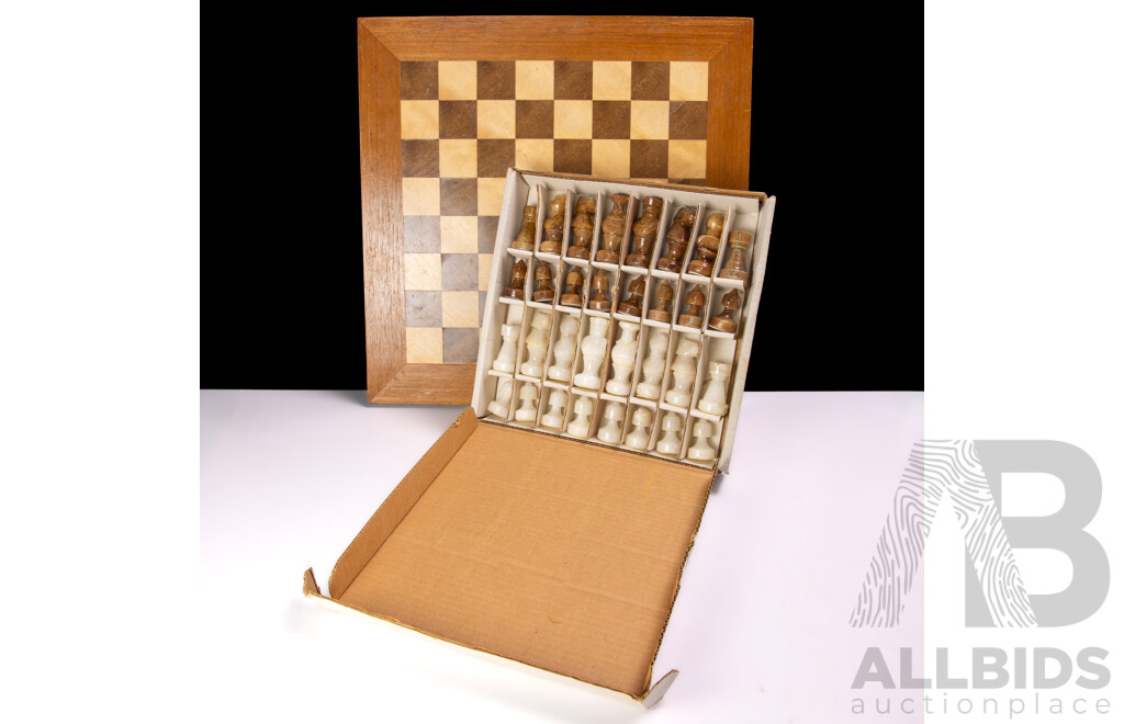 Italian Chess Set Consisting of Board and Full Set Agate Pieces