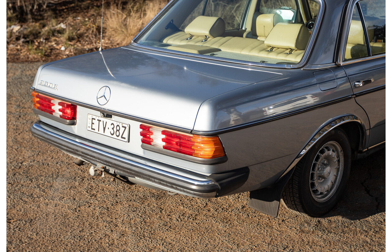 02/1984 Mercedes Benz 230E W123 4d Sedan Grey 2.3L