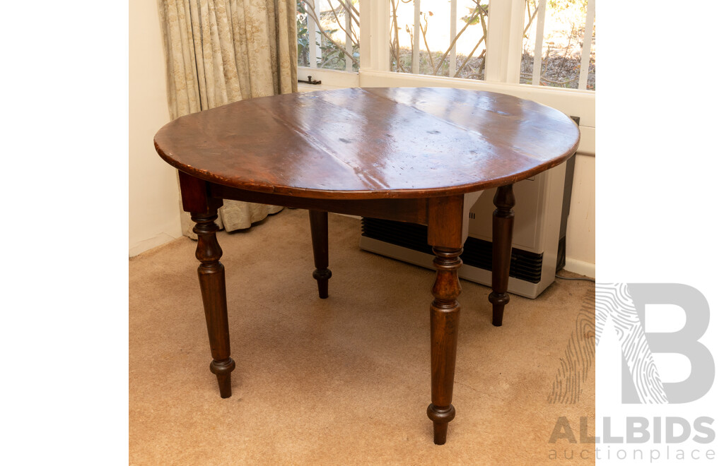 Round Victorian Cedar Dining Table