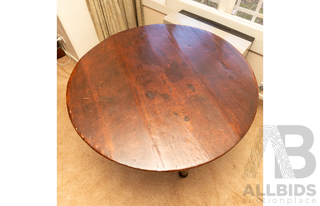 Round Victorian Cedar Dining Table