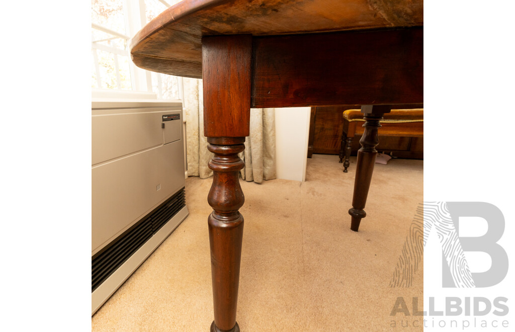 Round Victorian Cedar Dining Table