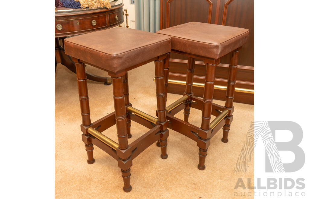 Modern Timber Bar Unit with Two Stools