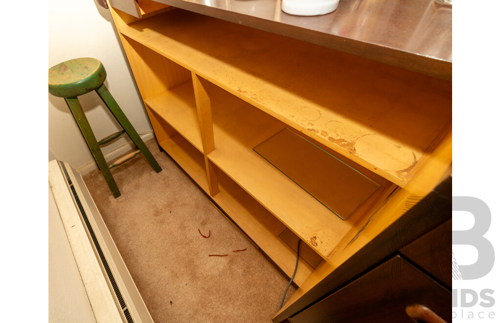 Modern Timber Bar Unit with Two Stools